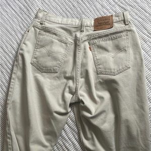Vintage cream Levi’s jeans. Orange tab 950s. Relaxed fit, tapered leg.
